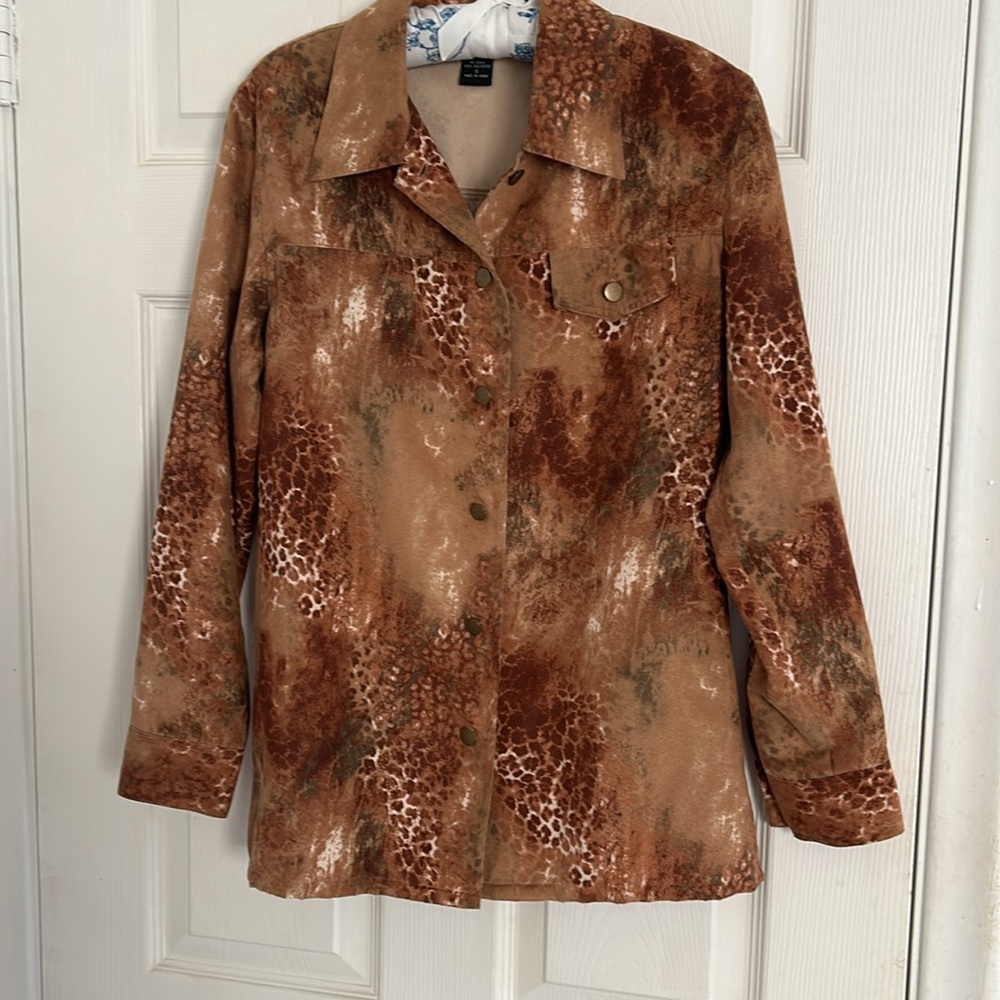 ATTRACTIVE EARTH TONE ANIMAL PRINT SHIRT